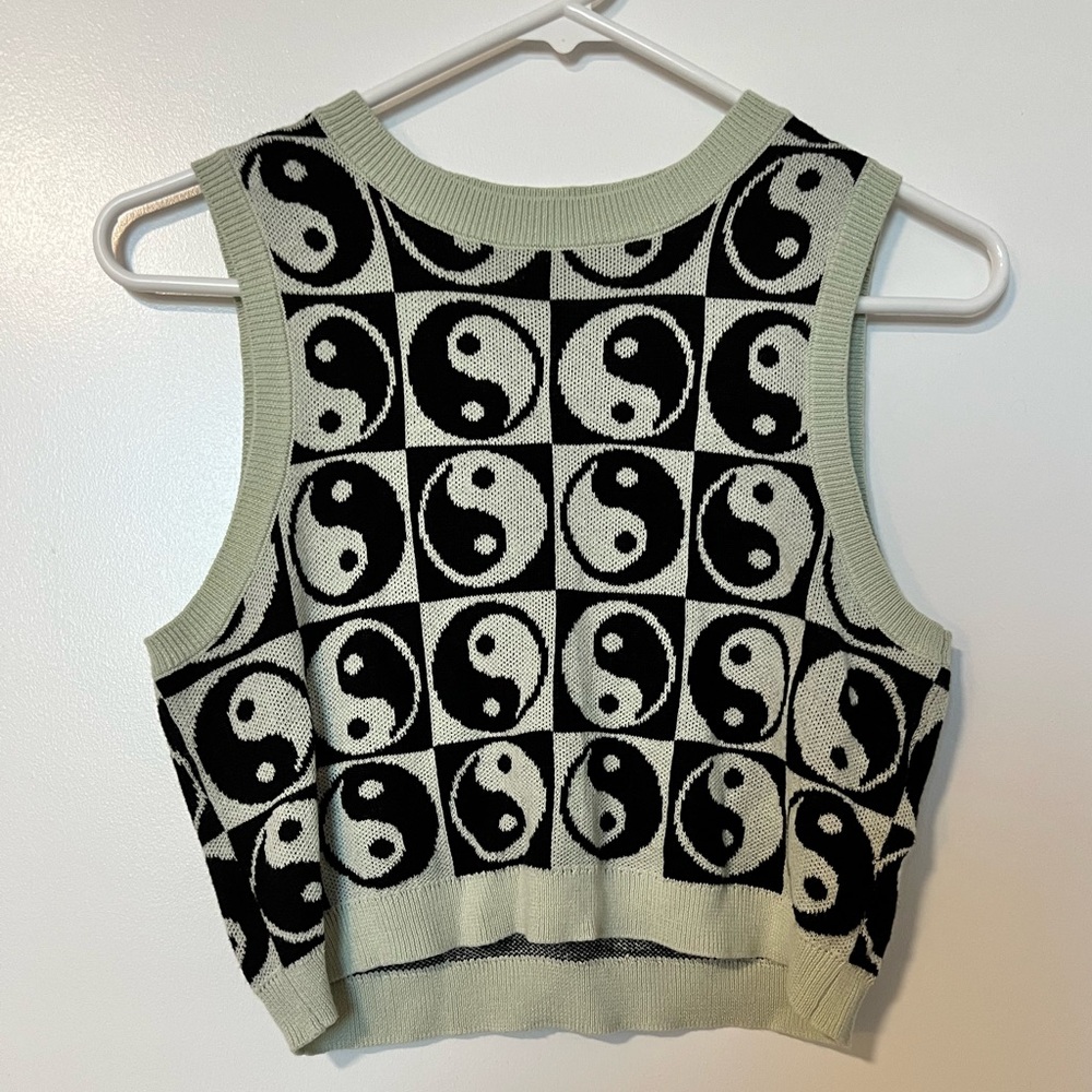 Green and black cropped tank top with yin and yang pattern